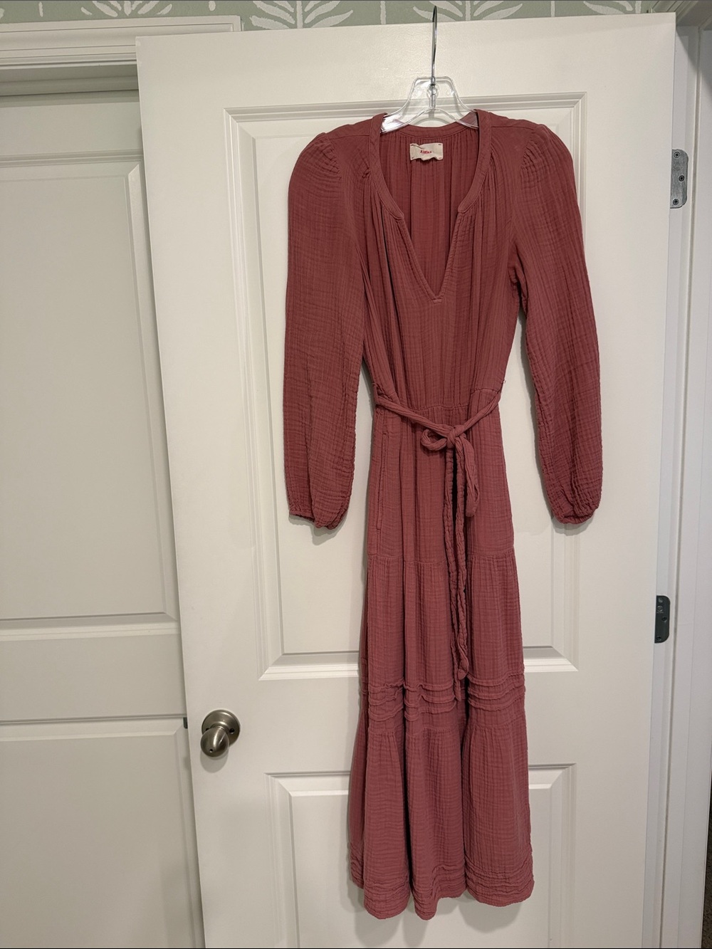 XiRENA Rose Mauve V-Neck Tie-Waist Tiered Maxi Dress